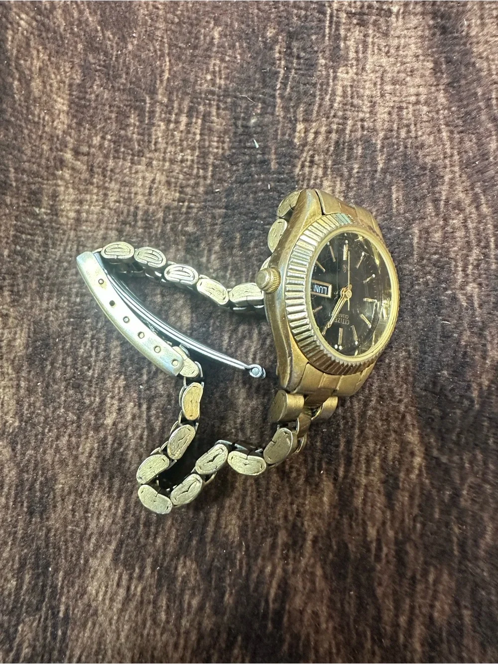 Vintage Citizen Gold-Tone Men’s Quartz Watch with Black Dial